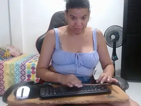 Adriana_0312 webcam