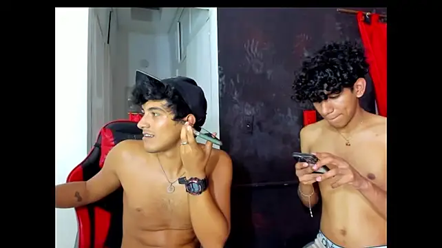 FRIENDS_LATINOS webcam
