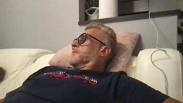 Axl_hot webcam