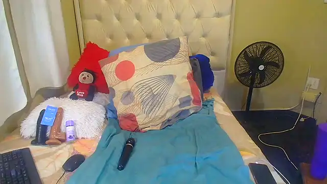 NoviaveeXXX webcam