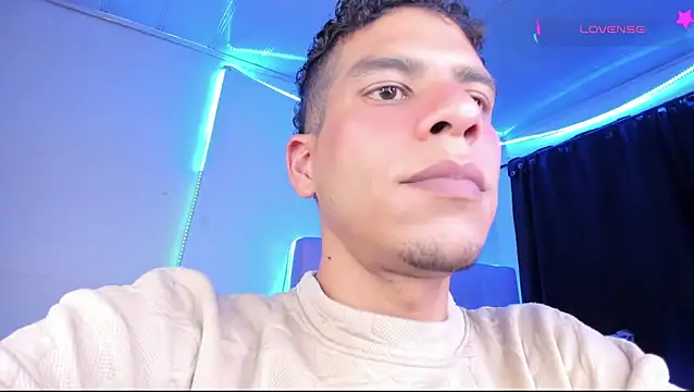 Ethan_Boyy live cam on StripChat