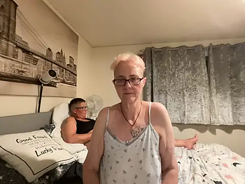 Curvy-Jinx webcam