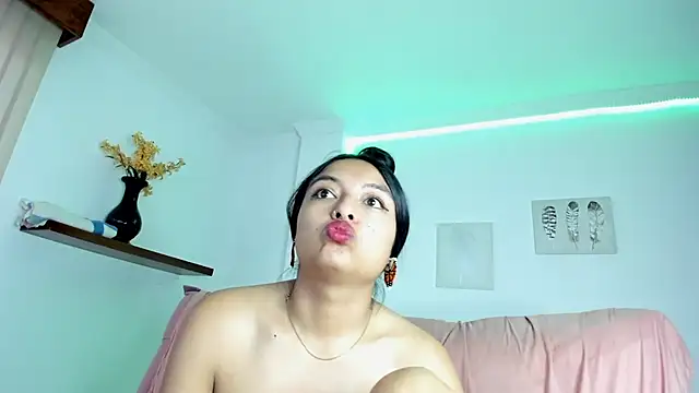 sweet_cinamon live cam on StripChat