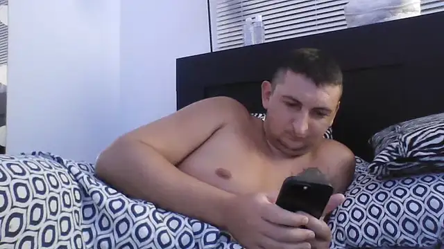 LeoKingstone live cam on StripChat