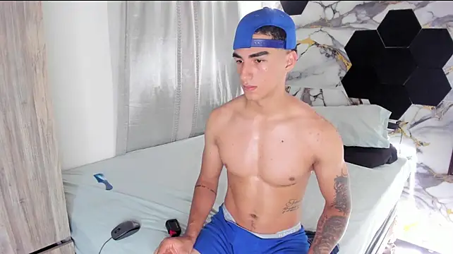 Goldendesirexx__ webcam