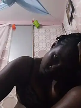 VivienneBby oiled ebony body cam