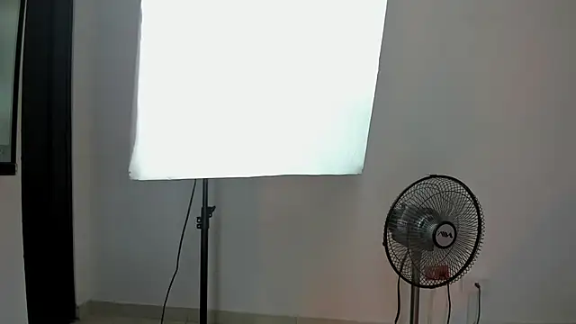 Exotic__April webcam
