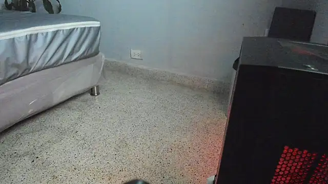 Esterlindez live cam on StripChat