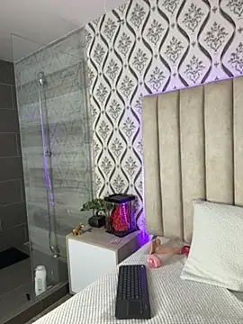 Chiara_Bond webcam