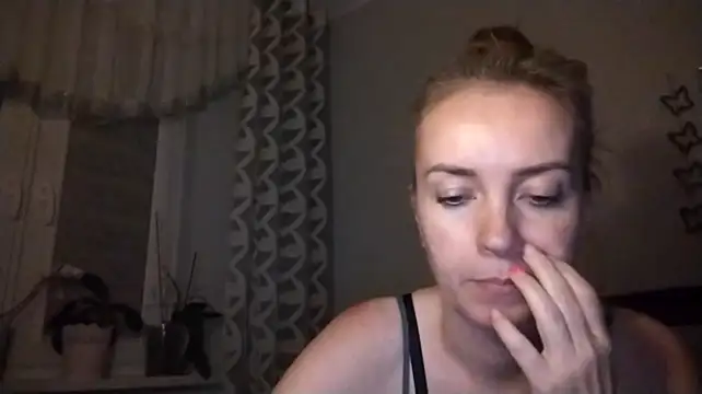 JenniferAlone webcam