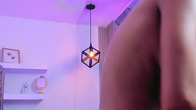 IsabellaMonet live cam on StripChat