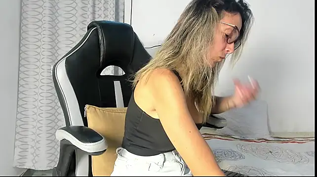 Alanabruner live cam on StripChat