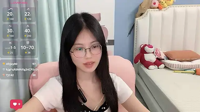 Luna-666 live cam on StripChat