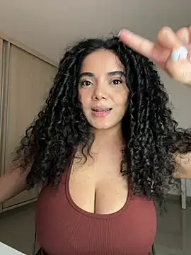 Curlyierr live cam on StripChat