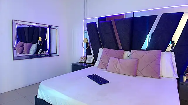 dakota__miller live cam on StripChat
