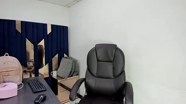 Aisha_hotts777 webcam