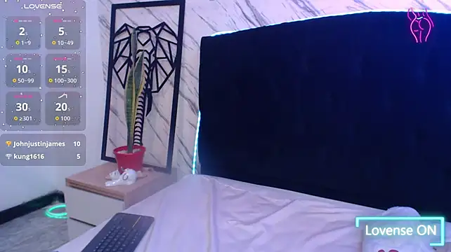 valleriagp live cam on StripChat