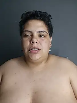 Hailey_Curvy webcam