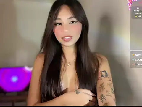 _petitegirlx69_ webcam
