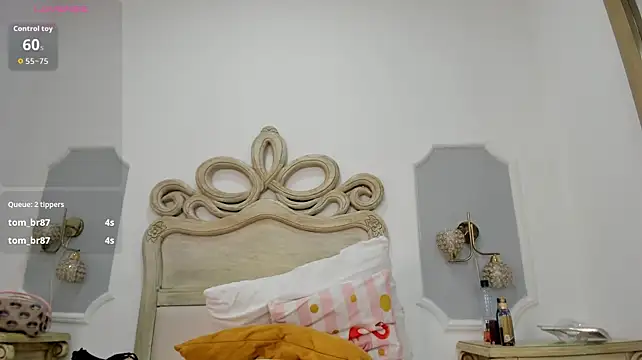 elara_evans webcam