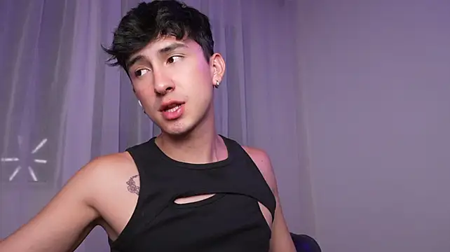 sweettaaron01 webcam