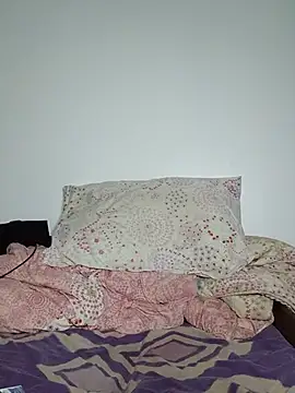 Prettyval77 webcam
