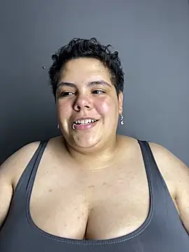 Hailey_Curvy webcam