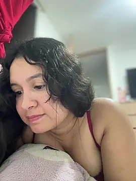 Pretty_Isadora live cam on StripChat