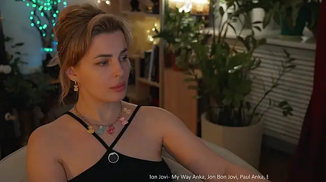 Lady--M live cam on StripChat