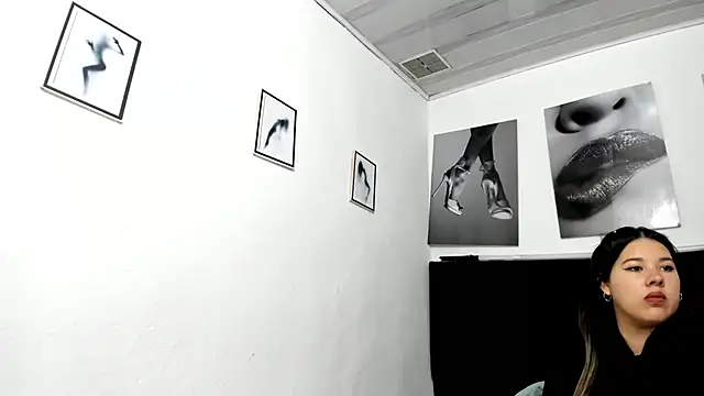 LinaBrowm webcam