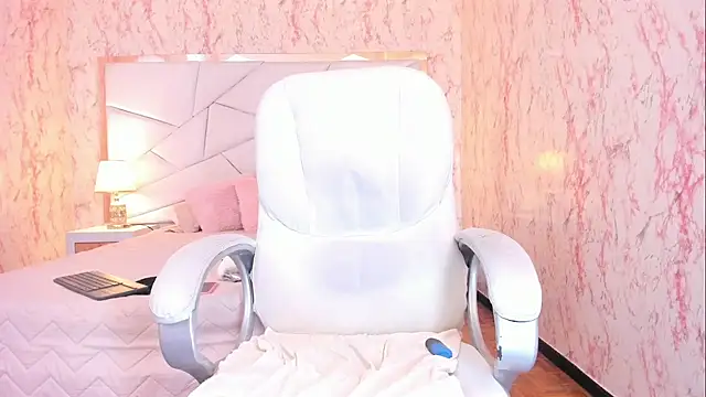 Emily_Whinfre webcam