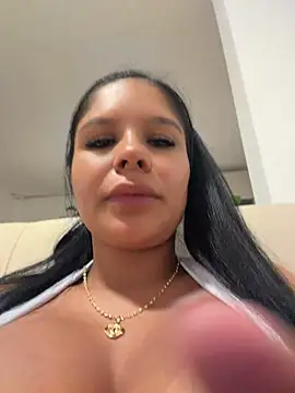 Elara_Luxe webcam