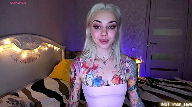 LillyMoure_ webcam