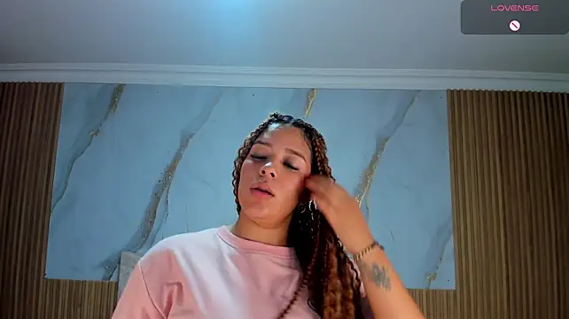 mia_18v webcam