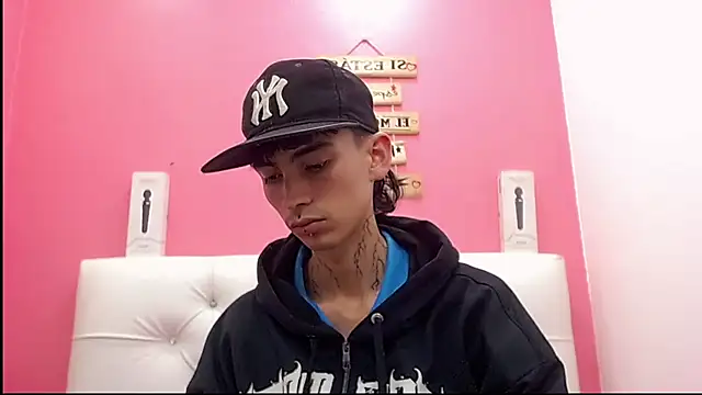 ttimy_x_boy webcam