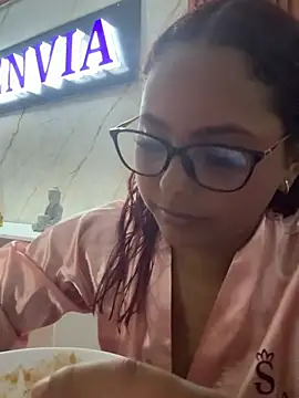 Cherry_rousse live cam on StripChat
