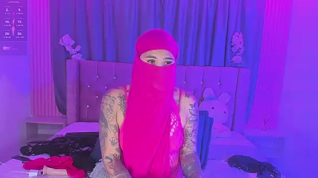 Nayla-Mouna live cam on StripChat