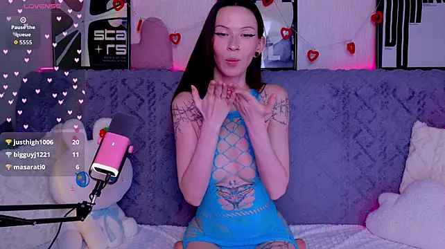 KittiMissi live cam on StripChat