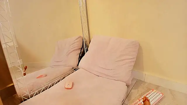 AuroraRenard live cam on StripChat