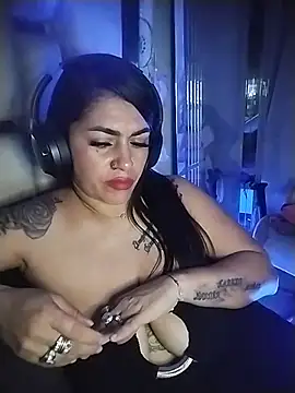 chelaqueen_ live cam on StripChat