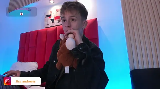 LiamWildx20 live cam on StripChat