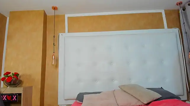 Heidy_milf live cam on StripChat