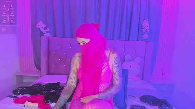 Nayla-Mouna webcam