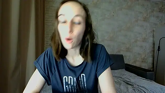 Anika_bloom webcam