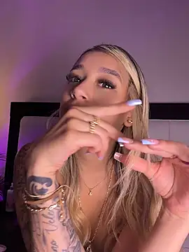 Sophie-velvet webcam