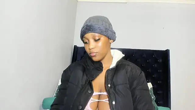 ConnieSmall24 live webcam