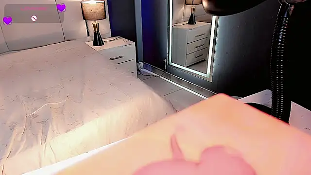 Kornylovee webcam