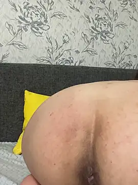 TeenieM live now