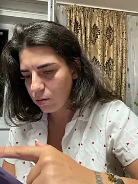 NadiraNoor live cam on StripChat