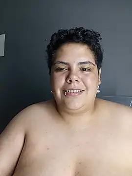 Hailey_Curvy webcam